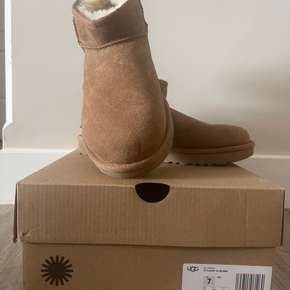 UGG Ultra Mini boots - Picture 3 of 8